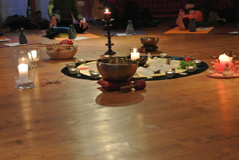 yoga-im-aegerital-kerzenlicht-meditation